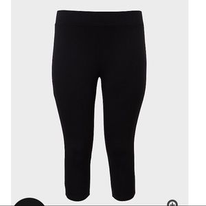 Torrid Capri leggings